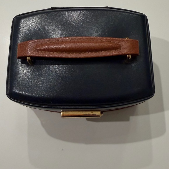 WOLF Jewelry - WOLF Black and Brown Leather Case